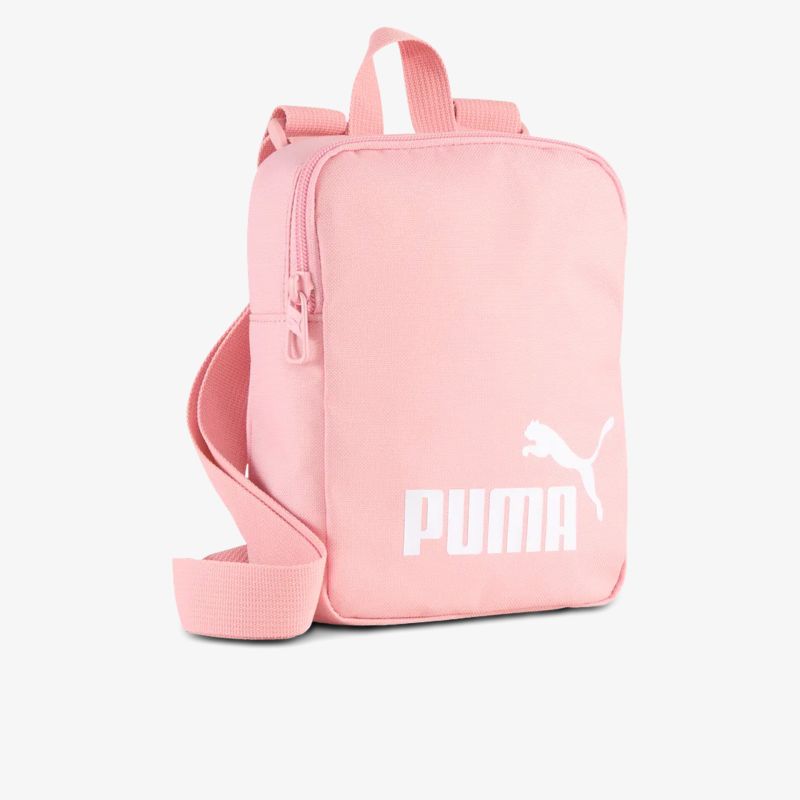 Kompakter rosafarbener Puma Rucksack mit großem Logo und verstellbarem Schultergurt für Alltag und Freizeit