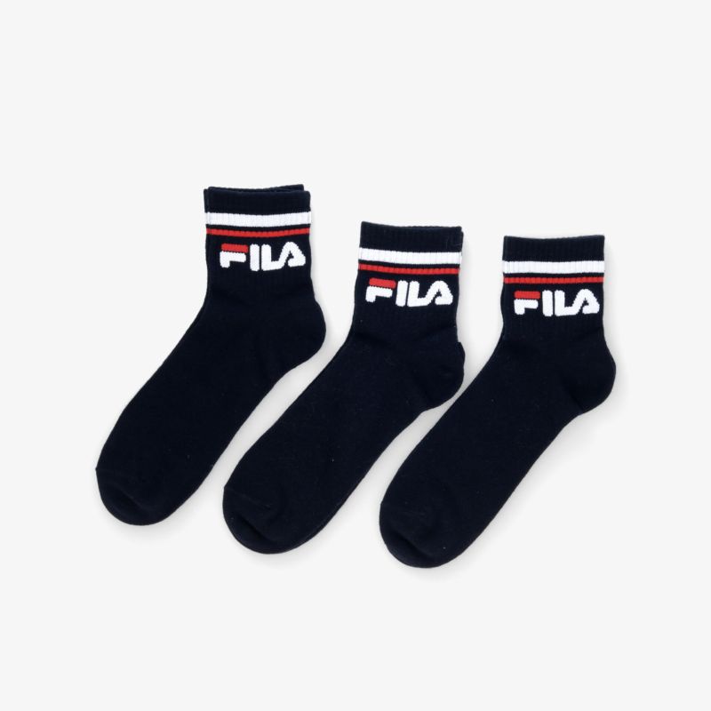 Drei schwarze Fila Socken im 3er-Pack mit elastischem Bund und auffälligem Markenlogo für sportlichen Komfort