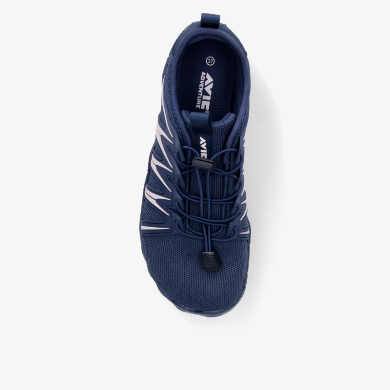 Moderner navyblauer Schuh mit Schnellschnürsystem, bequem und leicht, ideal für sportliche Aktivitäten