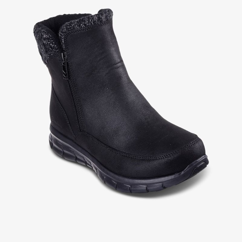 Schwarzer wetterfester Winterstiefel mit rutschfester Sohle und warmem Innenfutter, seitliche Ansicht