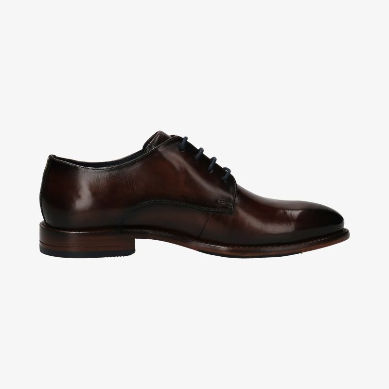 Klassischer brauner Lederschnürschuh mit elegantem Design und hochwertiger Verarbeitung für anspruchsvollen Stil.