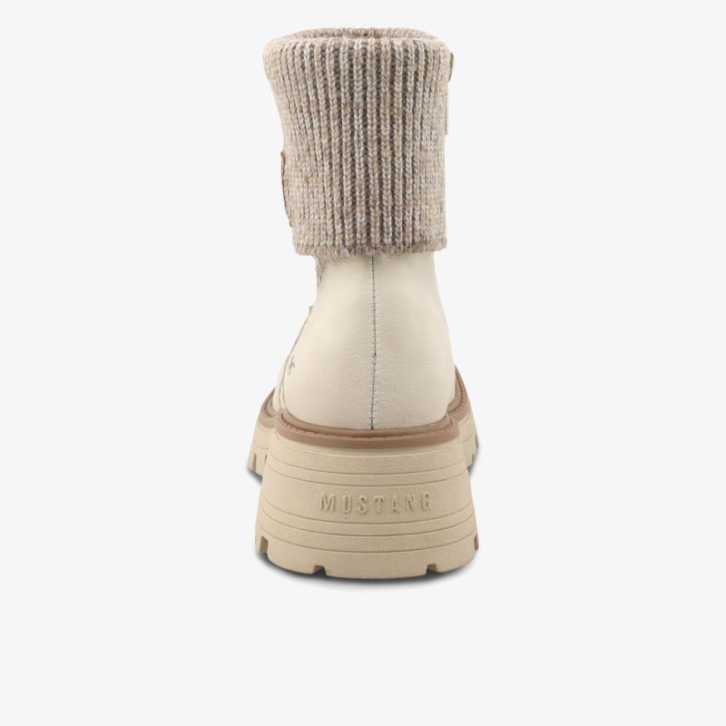 Robuster Stiefel mit weichem Strickkragen und bequemem Absatz, ideal für kalte Tage