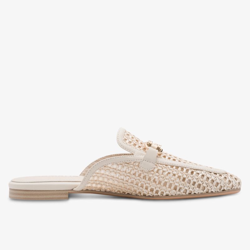 Elegante geflochtene Mules in Naturfarbe mit dekorativer Schnalle