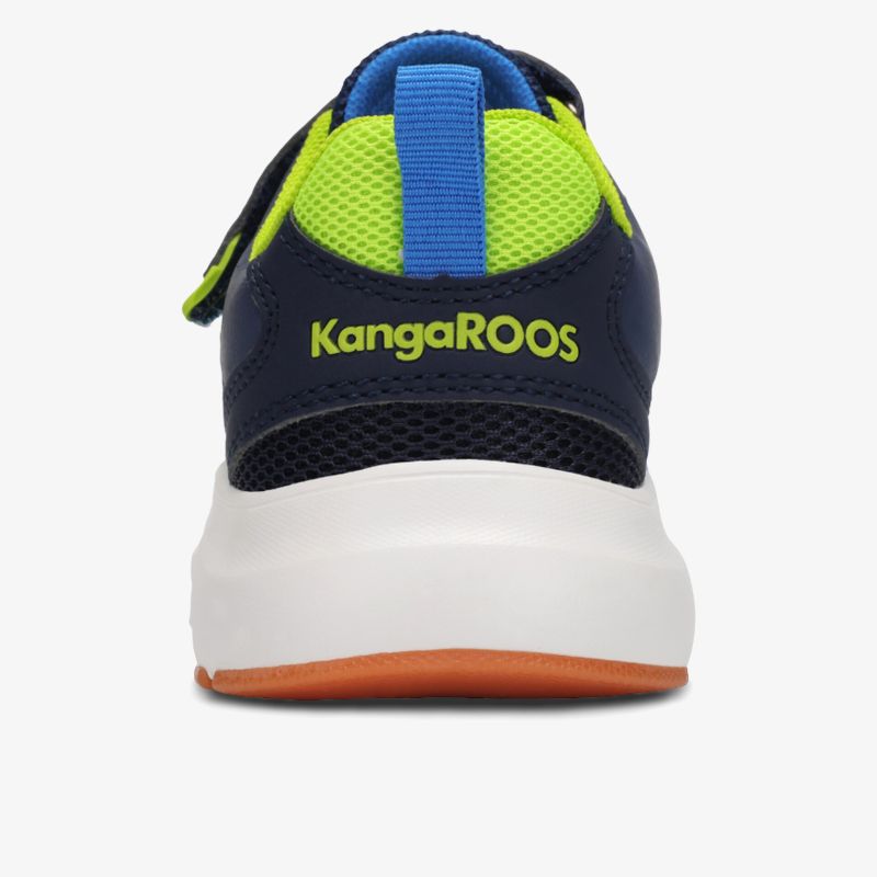 Rückansicht eines sportlichen Sneakers mit atmungsaktivem Mesh und robustem Klettverschluss