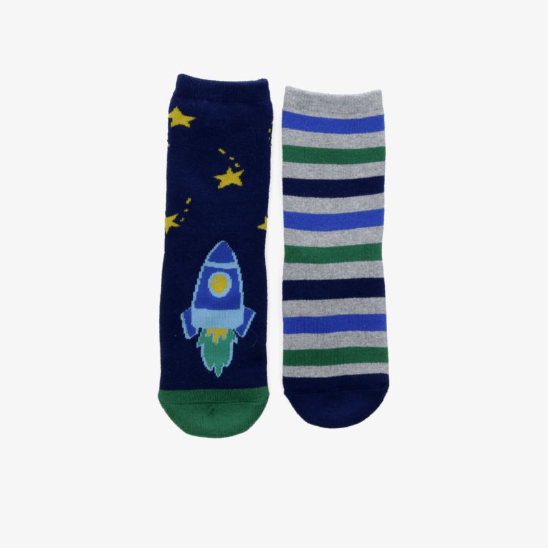 Bunte Kindersocken mit Raketenmotiv auf der einen Socke und farbigen Streifen auf der anderen, komfortabel und elastisch