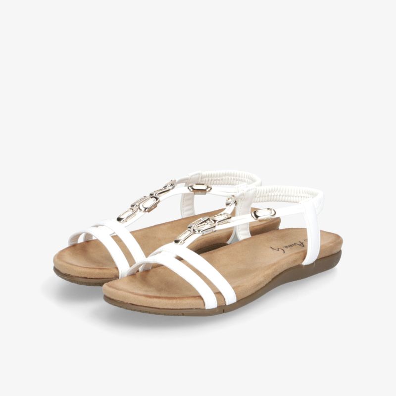 Bequeme weiße Sandalen mit verstellbaren Riemen und flacher Sohle für sommerlichen, leichten Tragekomfort