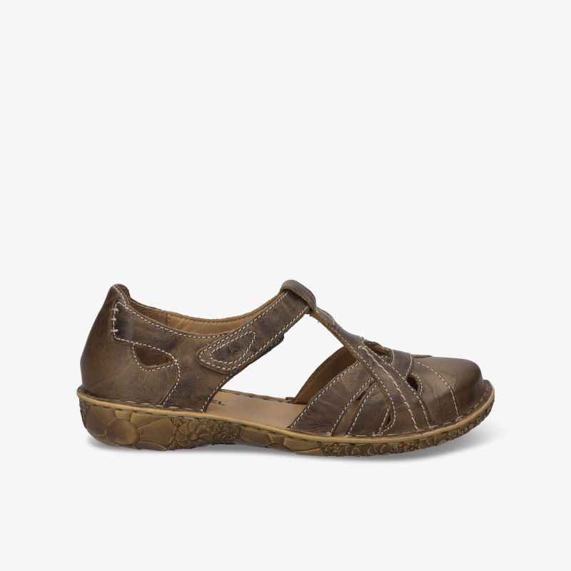 Bequemer brauner Lederschuh mit flexibler Sohle und modernem Schnitt in klarer seitlicher Ansicht