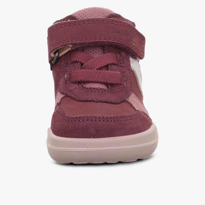 Kinder-Sneaker vorne mit gepolstertem Klettverschluss und rutschfester Gummisohle für sicheren Halt