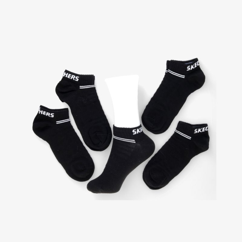 Set mit fünf atmungsaktiven, elastischen und komfortablen schwarzen Sportsocken mit sicherem Sitz
