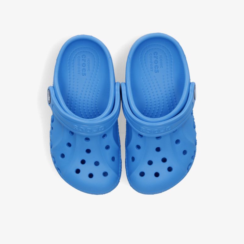 Leichte blaue Schuhe mit Belüftungslöchern, bequem und rutschfest, ideal für vielseitigen Einsatz.