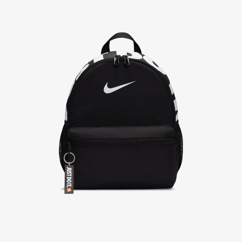 Moderner schwarzer Rucksack von Nike mit ikonischem Logo, ideal für Sport und Alltag.