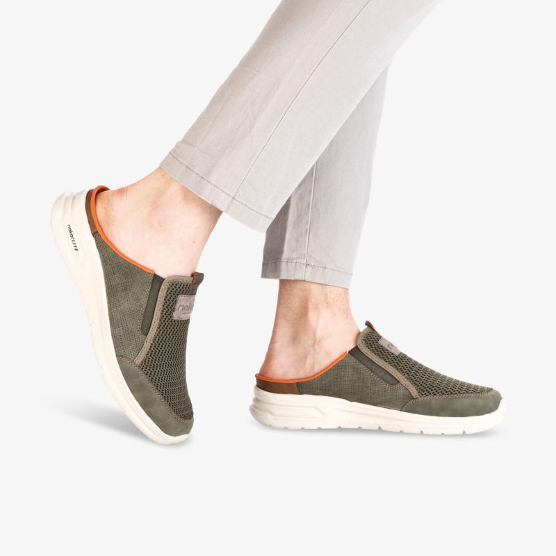 Bequemer, leichter Freizeit-Mokassinschuh in Oliv mit flexibler und rutschfester Sohle, ideal für Alltag