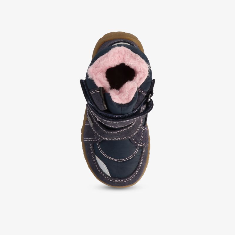 Kinderstiefel mit flauschigem Innenfutter, gepolsterter Sohle und Klettverschluss für optimalen Komfort.