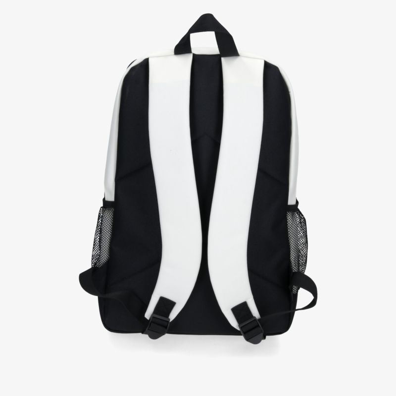 Rucksack Rückansicht mit gepolsterten, verstellbaren Gurten und praktischen seitlichen Netztaschen