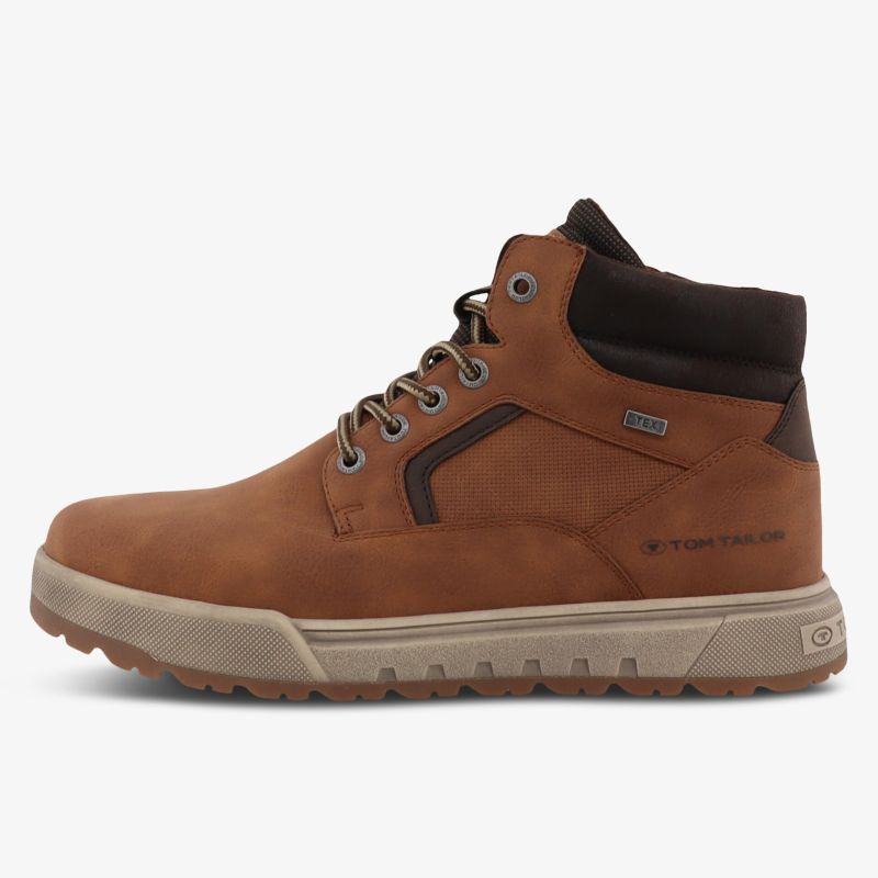 Robuster und bequemer brauner Schuh mit wasserabweisendem Material und rutschfester Profilsohle seitliche Ansicht