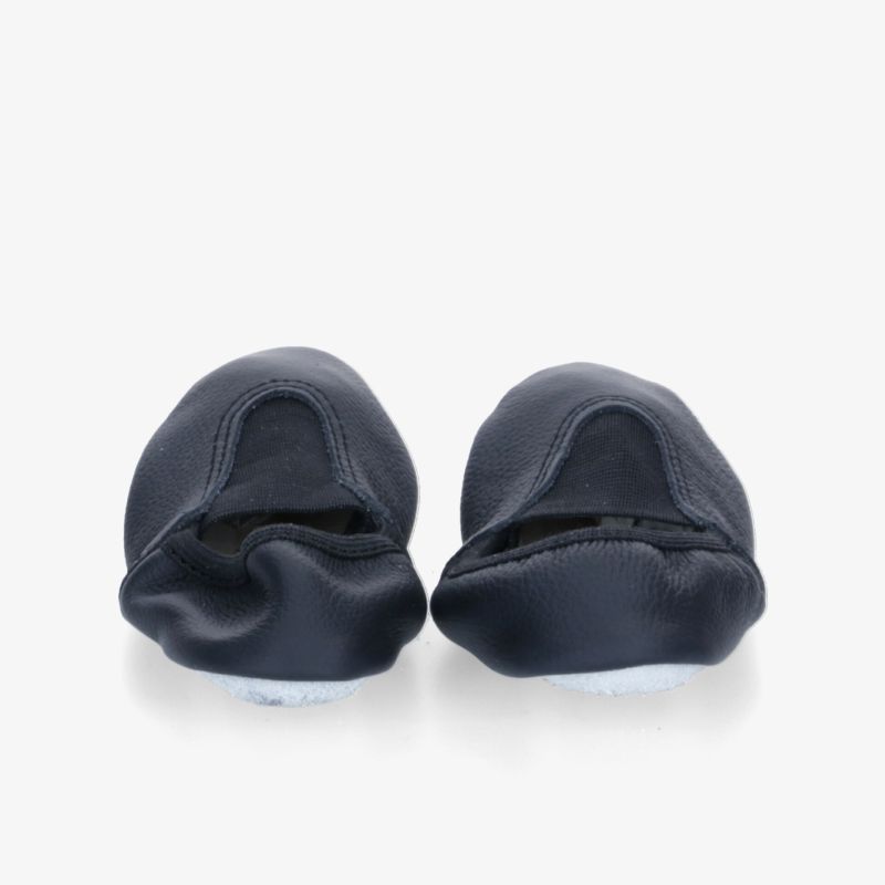 Bequeme faltbare Schuhe in Navy Blau, ideal für Reisen und einfachen Transport.