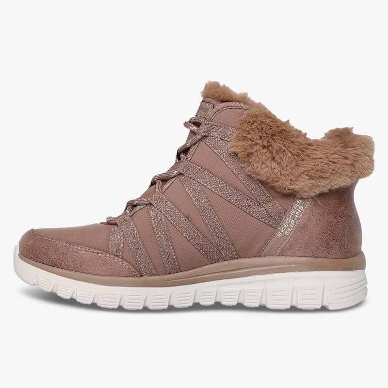 seitlich sichtbarer bequemer Schuh mit warmem Fellinnenfutter und rutschfester Laufsohle in modernem Design