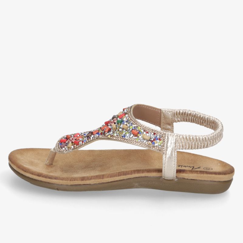 Seitliche Ansicht einer modischen Sandale mit buntem Perlenbesatz und weicher, bequemer Sohle