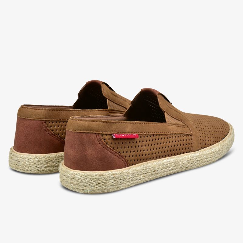 Braune Espadrilles aus Leder mit rutschfester Sohle und perforiertem Design
