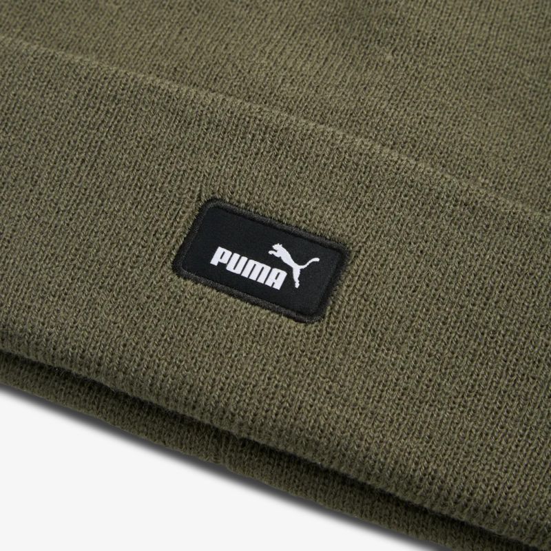 Strickmütze mit feinem Material und dezenter Puma-Logoplakette, warm und modisch im Detail