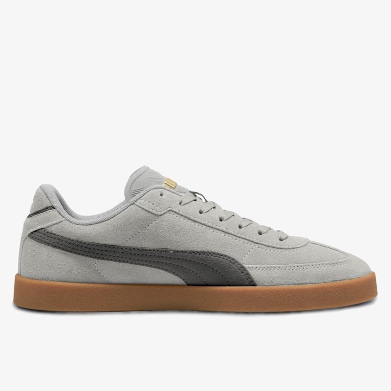 Grauer Sneaker aus Veloursleder mit brauner Gummisohle, niedriger Schnitt, sportlich und bequem