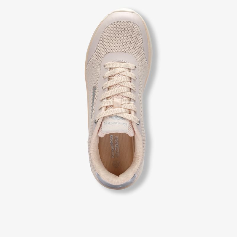 leichter, atmungsaktiver Sneaker mit komfortabler Passform und modernem Design in heller Farbe