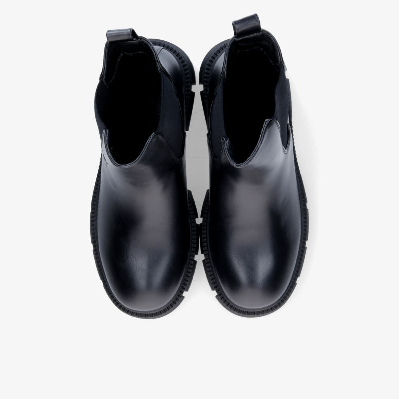 Elegante schwarze Chelsea Boots aus glattem Leder mit elastischen Seiteneinsätzen und robuster Sohle, bequem und vielseitig