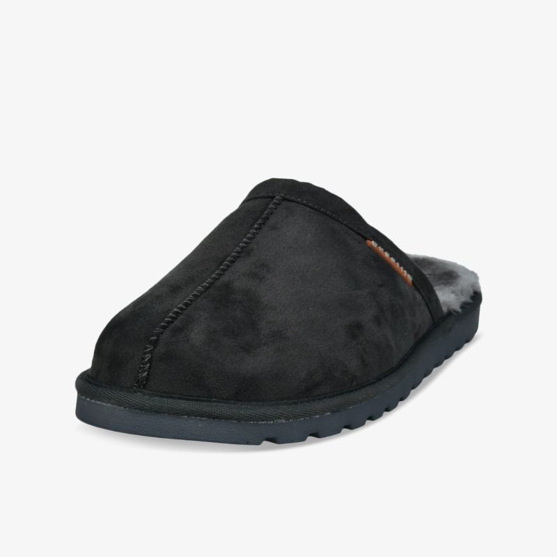 Bequemer schwarzer Hausschuh mit weichem Innenfutter und rutschfester Sohle, einfach anzuziehen