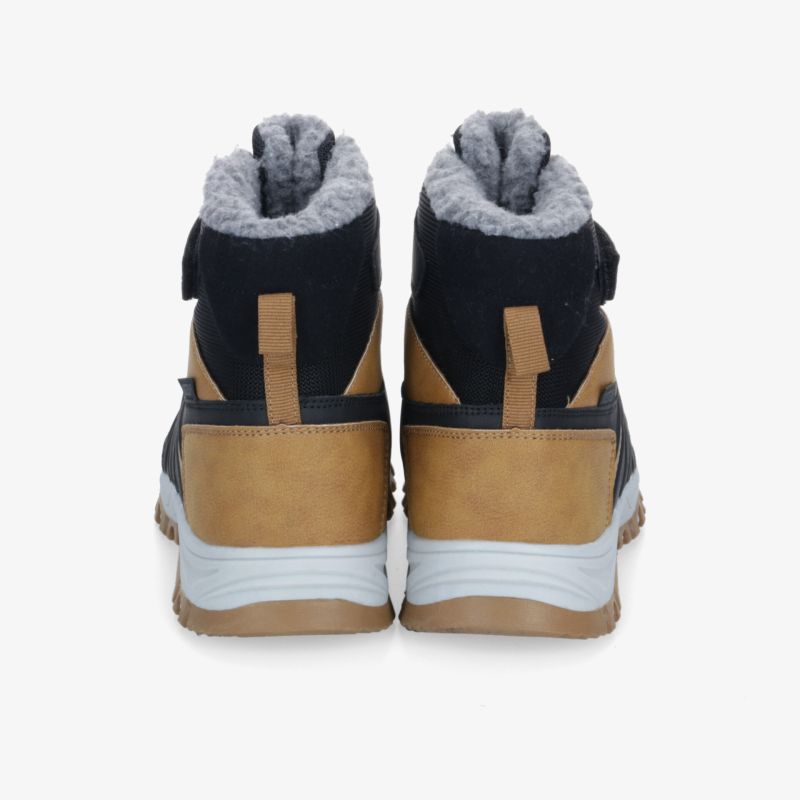 Robuste Winterstiefel mit warmem Innenfutter und rutschfester Sohle für maximalen Komfort und Halt.