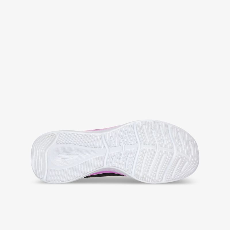 Weiße Sportschuhsohle mit rutschfestem Profil und flexiblem Design für optimalen Halt und Komfort beim Laufen