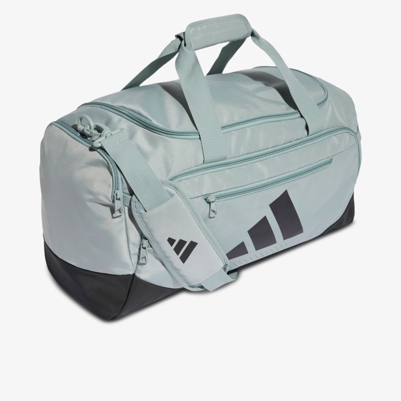 Robuste Sporttasche mit verstellbarem Schulterriemen und mehreren Fächern für vielseitigen Einsatz