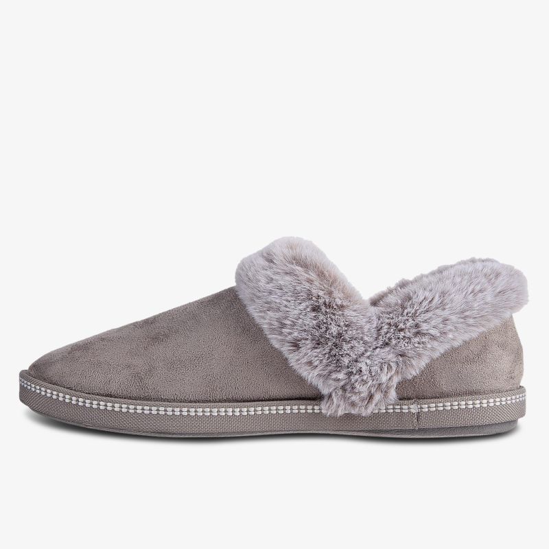 Bequemer grauer Hausschuh mit flauschigem Innenfutter für warmen und kuscheligen Komfort zuhause