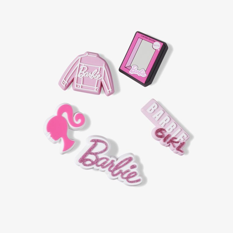 Set aus Barbie-Ansteckern in Rosa mit Pullover, Schreibblock und Mädchenlogo, modisch und auffällig