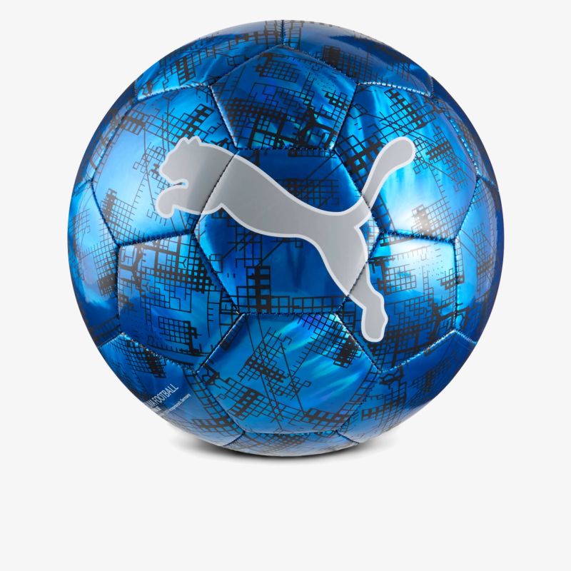 Blauer Puma Fußball mit auffälligem Muster und klar erkennbarem Puma-Logo für den sportlichen Einsatz