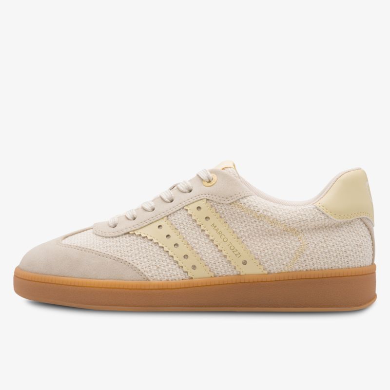seitlich abgebildeter beiger Sneaker mit atmungsaktivem Obermaterial und brauner rutschfester Sohle