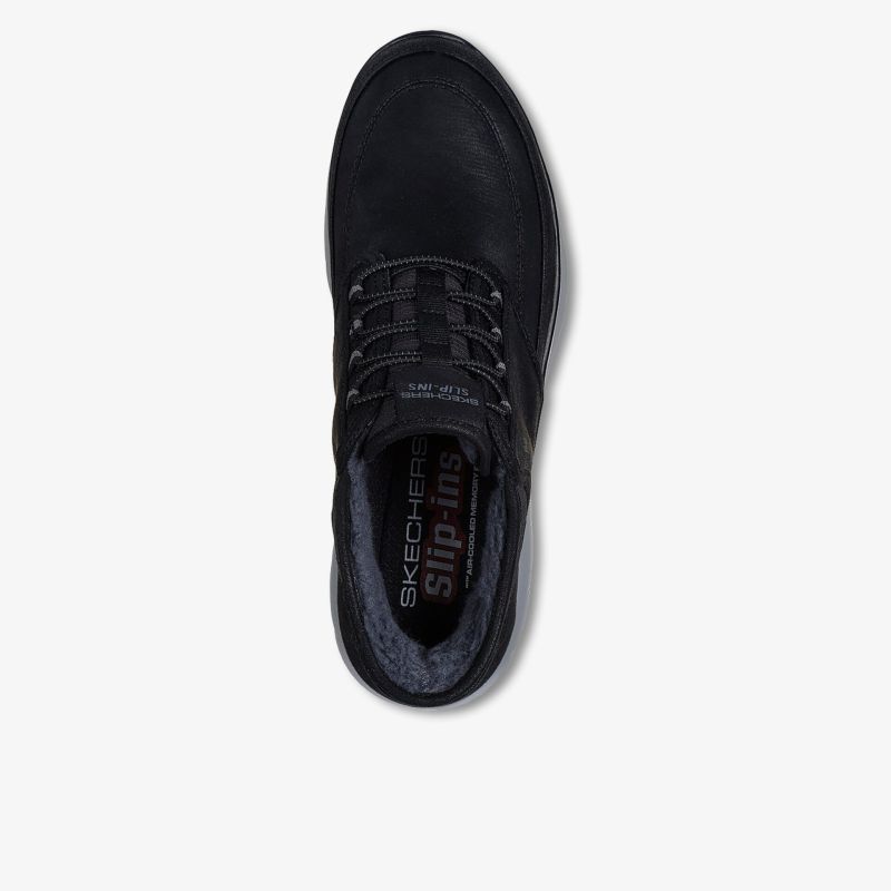Schwarzer Schuh mit Schnürung, atmungsaktivem Material und robustem Design, bequem für den Alltag