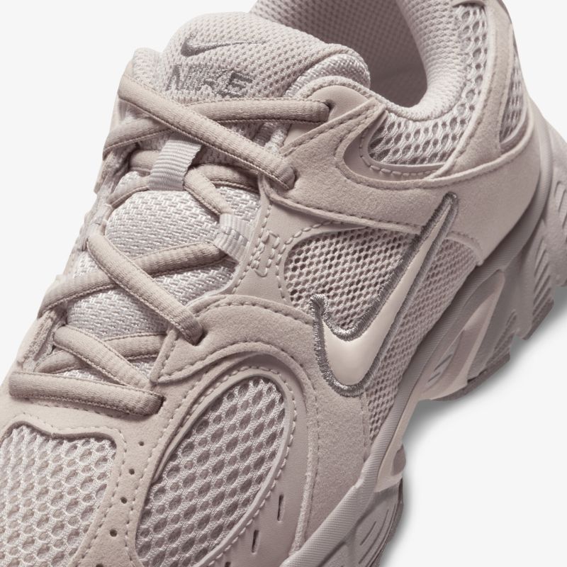 Stylischer Schuh mit atmungsaktivem Mesh und bequemer Passform.