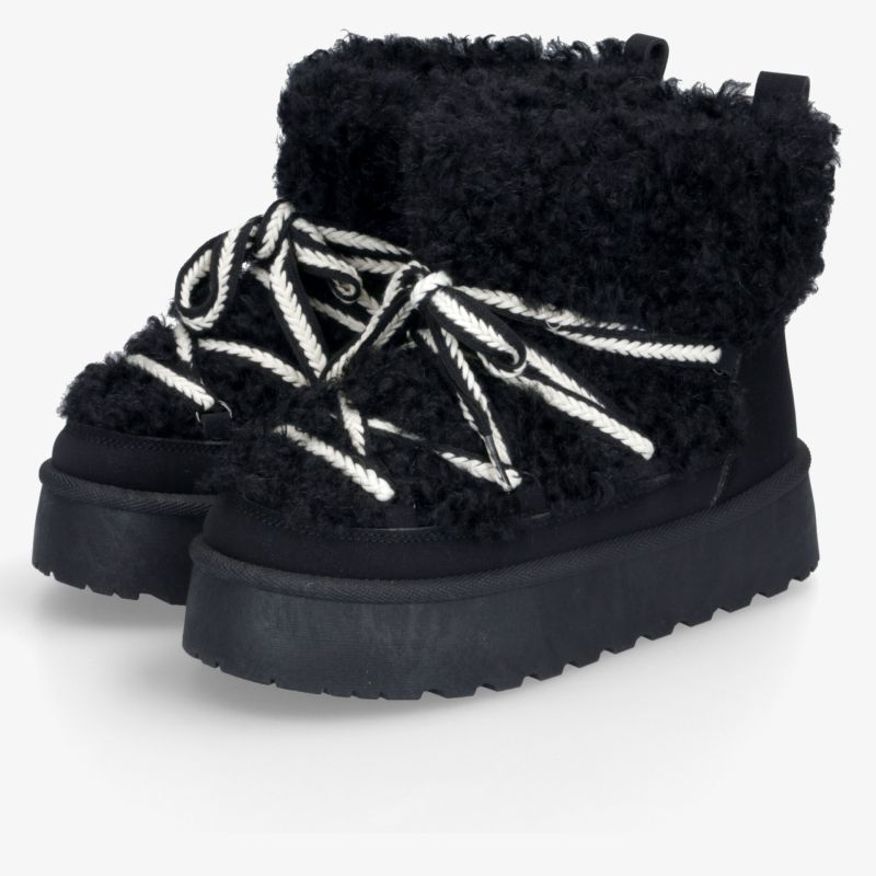 Robustes Paar schwarze Winterschuhe mit warmem flauschigem Material und komfortabler Passform