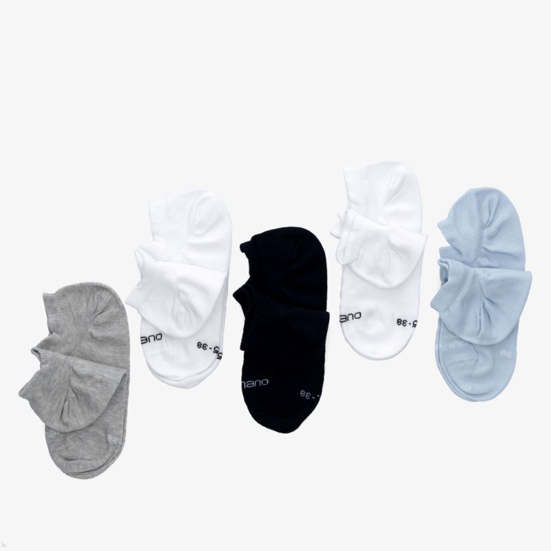 Set aus mehreren farbigen Sneaker-Socken, komfortabel und elastisch, ideal für sportliche und alltägliche Nutzung