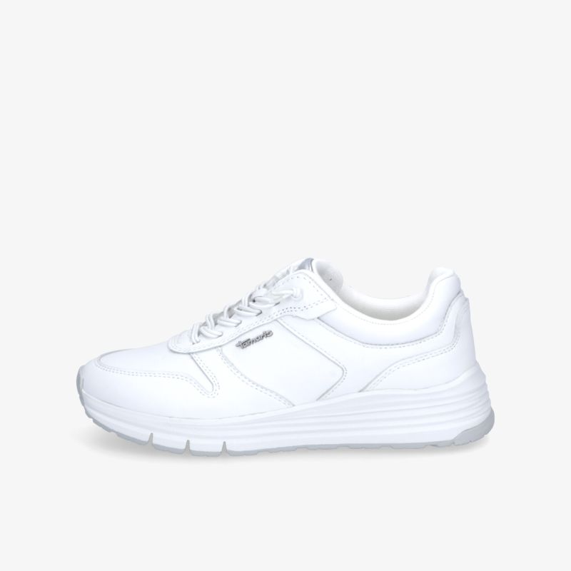 Weißer Sneaker in seitlicher Ansicht mit gepolstertem Schaft und rutschfester Sohle, sportlich und bequem