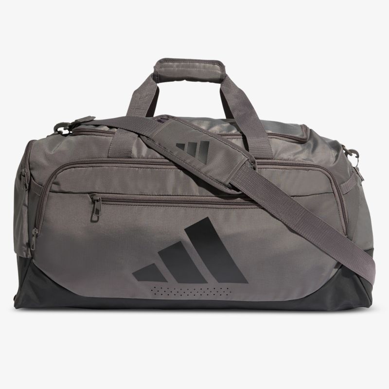 Robuste und geräumige Sporttasche mit verstellbarem Schulterriemen und praktischem seitlichem Reißverschlussfach