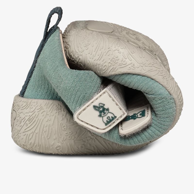 Flexibler und faltbarer Schuh mit weichem Material für hohen Tragekomfort und rutschfeste Sohle