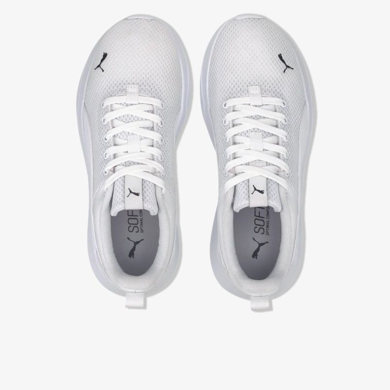 Leichter weißer Sneaker mit atmungsaktivem Material und sportlichem Design, komfortable Passform