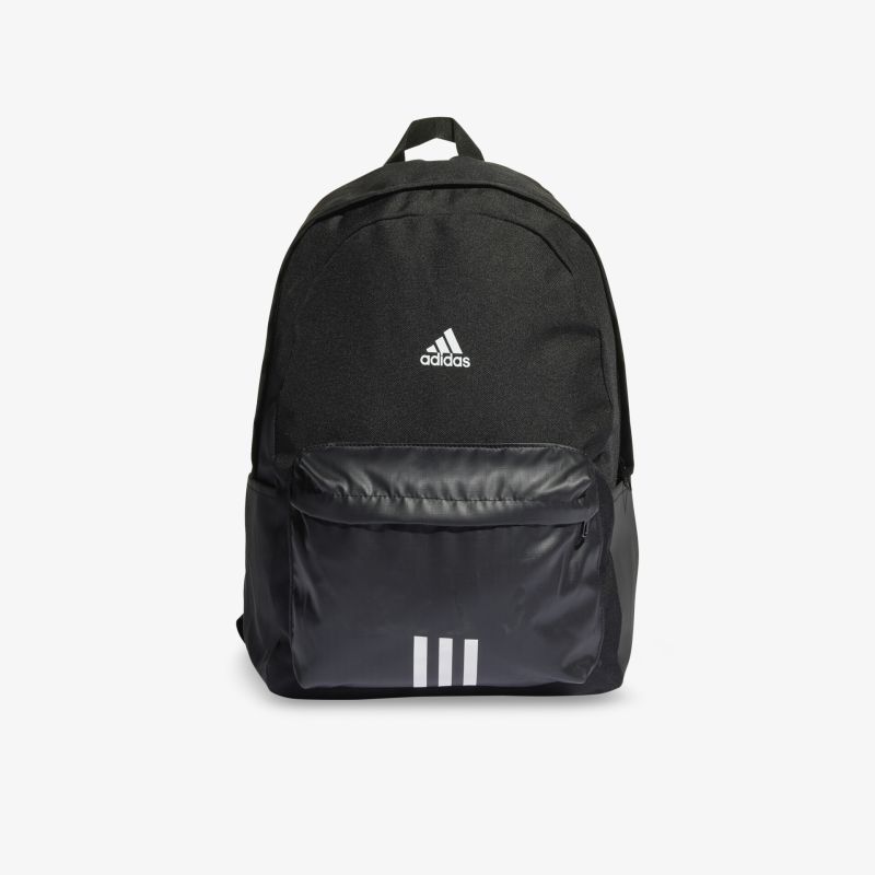 Schwarzer Adidas Rucksack mit großem Hauptfach und frontale Reißverschlusstasche, verstellbare Träger, sportliches Design