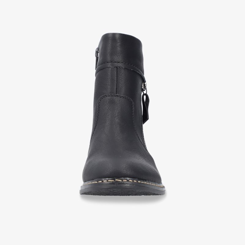 Frontansicht eines robusten, bequemen Boots mit Reißverschluss und glattem Material, modisch und strapazierfähig