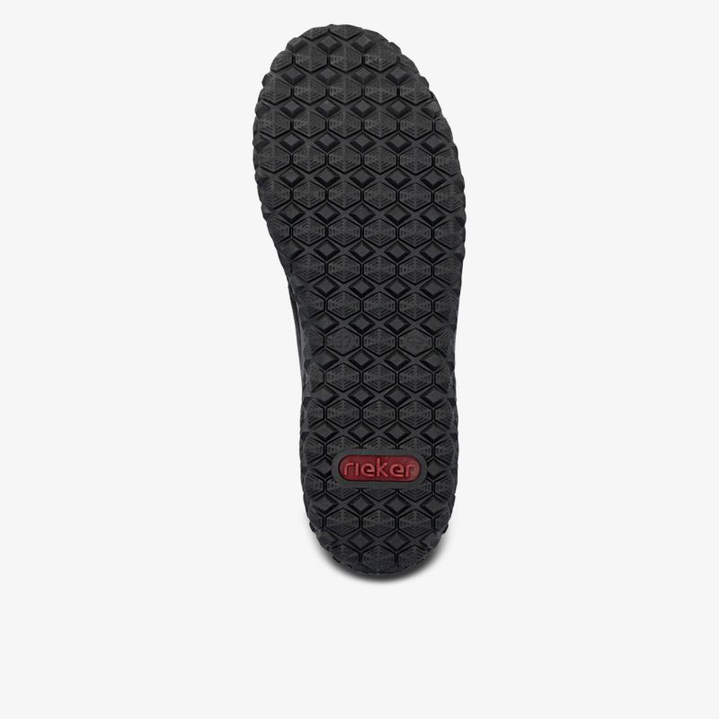 Sohle mit strukturiertem, rutschfestem Profil für sicheren Halt und hohe Strapazierfähigkeit