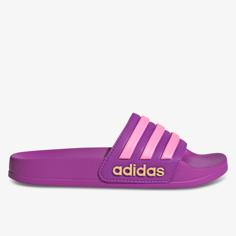 Seitliche Ansicht einer sportlichen, rutschfesten und bequemen Badesandale in modischem Design