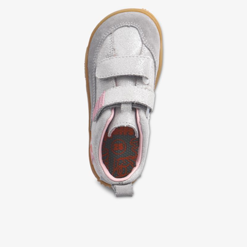 Schuhe mit Klettverschluss und rutschfester Sohle in Draufsicht für sicheren Halt