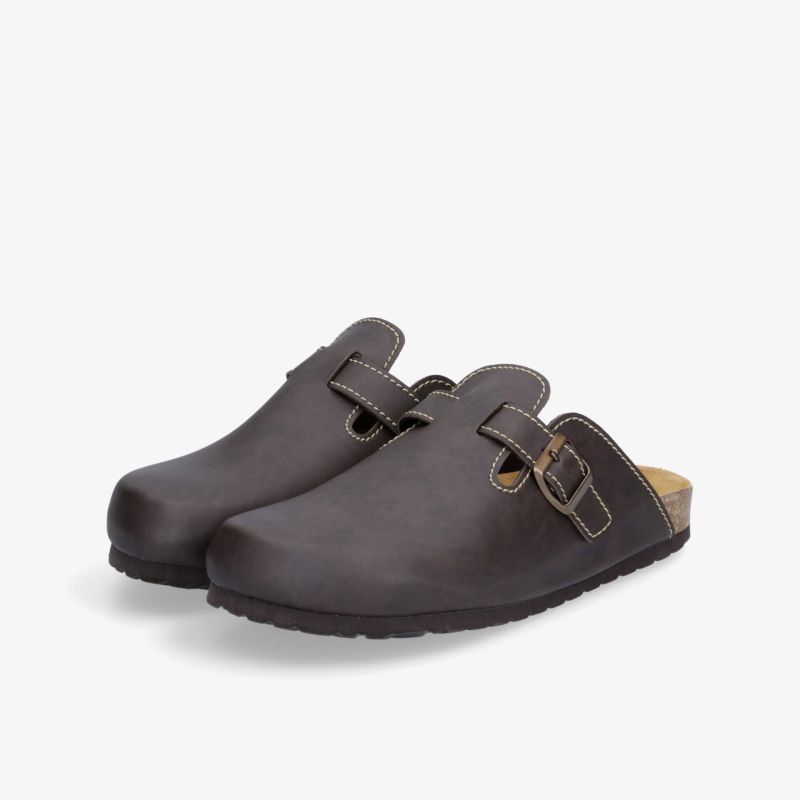 Hochwertige braune Clogs mit verstellbarer Riemenschnalle für optimalen Tragekomfort und Langlebigkeit.