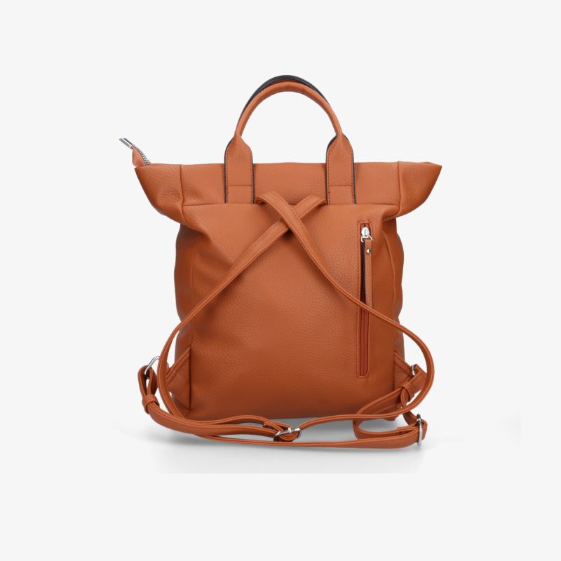 Brauner Leder Rucksack mit großem Stauraum und verstellbaren Trägern in klarer Frontansicht